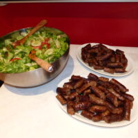 Auch sehr gut geeignet ist unsere Bratwurst als Finderfood. Dazu ein Salat? Probieren Sie es selbst.