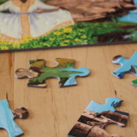 Farbenfrohe Puzzleteile laden Kinder ein, mit Ihnen zu spielen.