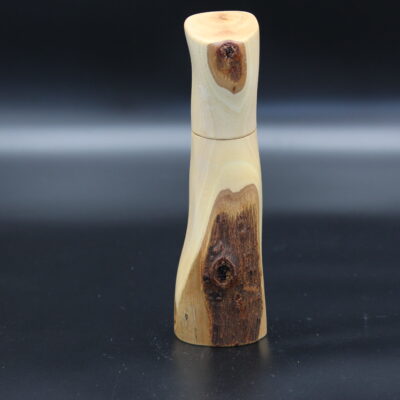 Dieser Pfeffermühle entstand durch Jonas Langer und seine "Praktische Holzkunst" aus Gemünden am Main