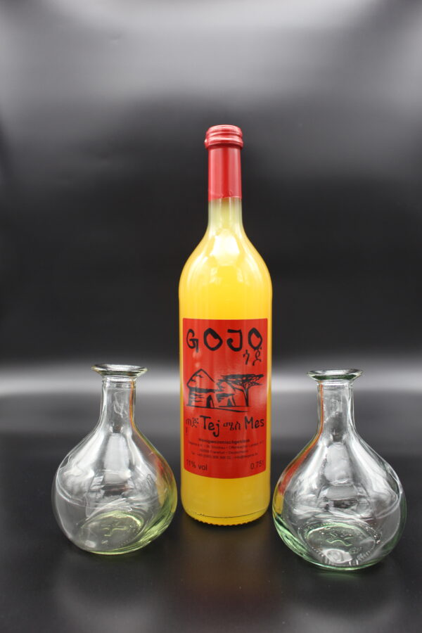Was aussieht, wie Orangensaft, ist eines der traditionellen Getränke in Äthiopien: der Honigwein Tedj Gojo.