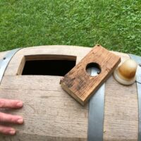 Hier das Whiskyfass. Im ersten Leben mehrfach für die Veredlung von Whisky verantwortlich, veredelt es nun Kaffee.