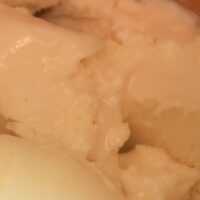 Milcheis mit afrikanischem Honig – Bild 3