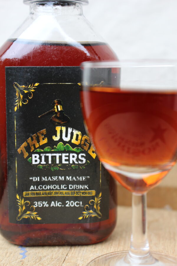 The Judge Bitters – Bild 3
